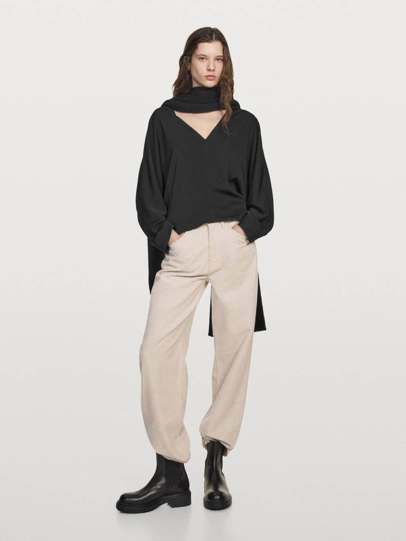 Блузка со свободным кроем и v-образным вырезом