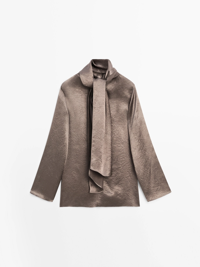 Женская блуза из струящегося атласа с деталью на завязке