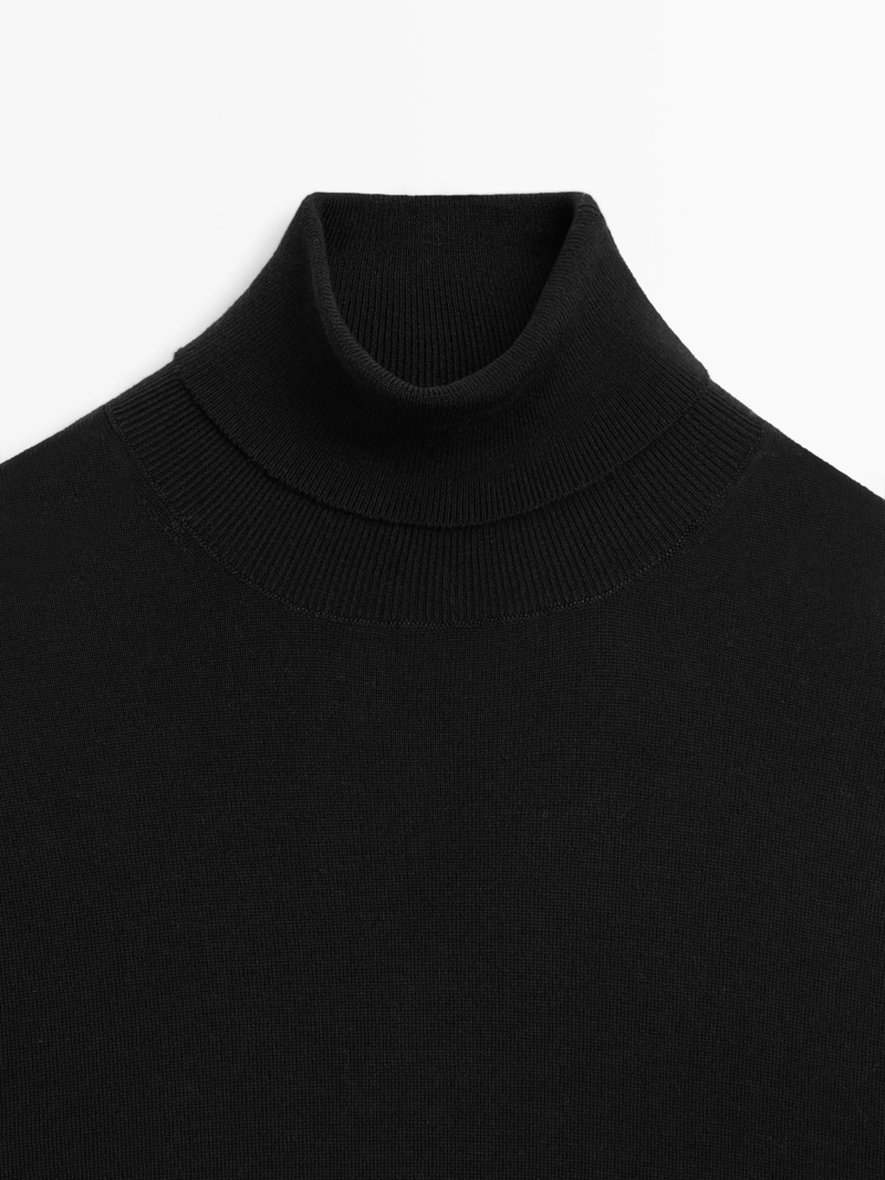 Вязаный свитер с высоким воротником из шерстяной смеси