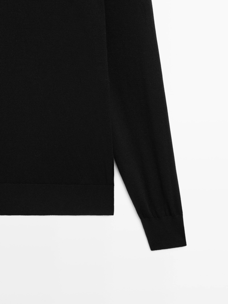 Вязаный свитер с высоким воротником из шерстяной смеси