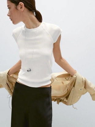 Хлопковая футболка с короткими реглановыми рукавами- Заказать в России