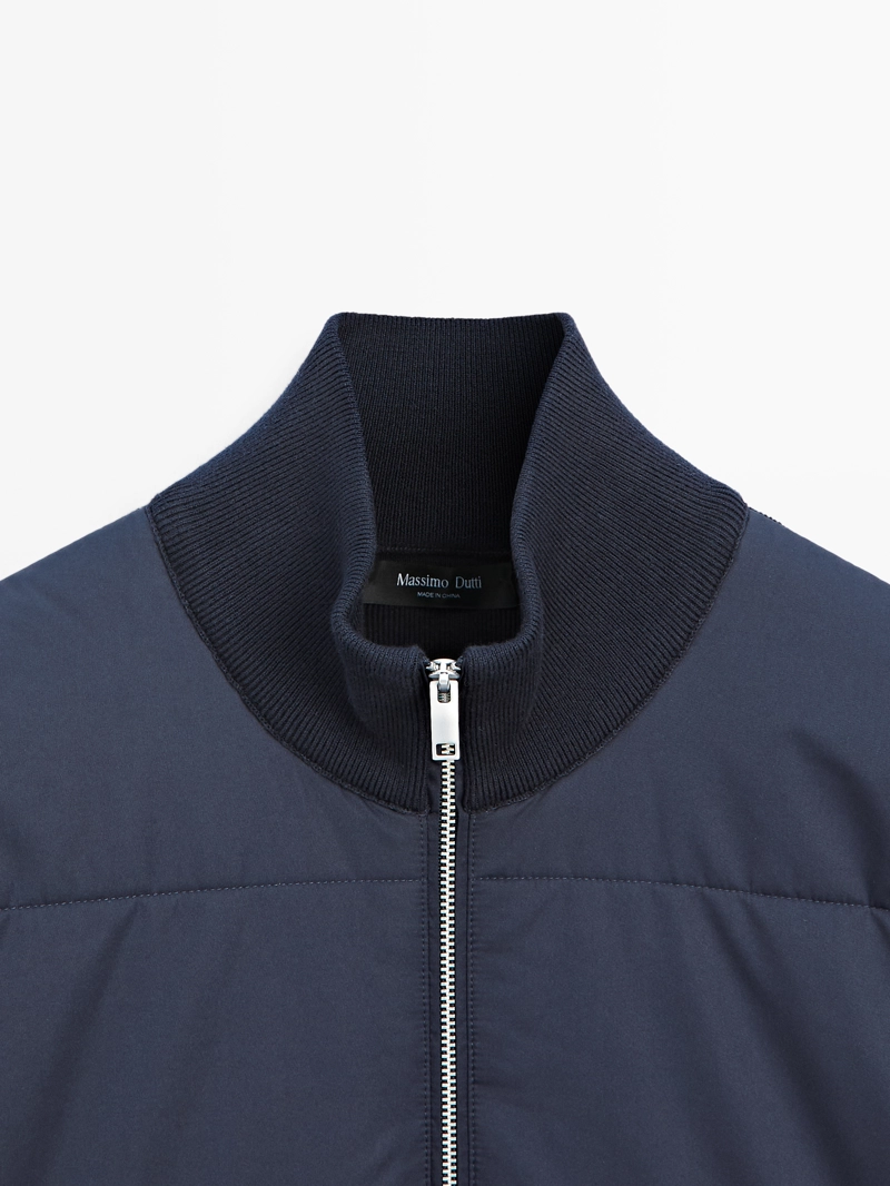 Куртка-пуховик с контрастным вязаным рукавом