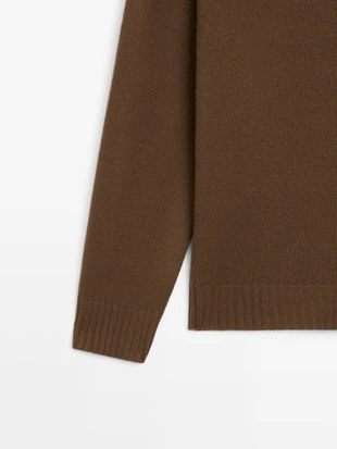 Свитер с круглым вырезом из шерстяно-вискозной смеси- Заказать в России