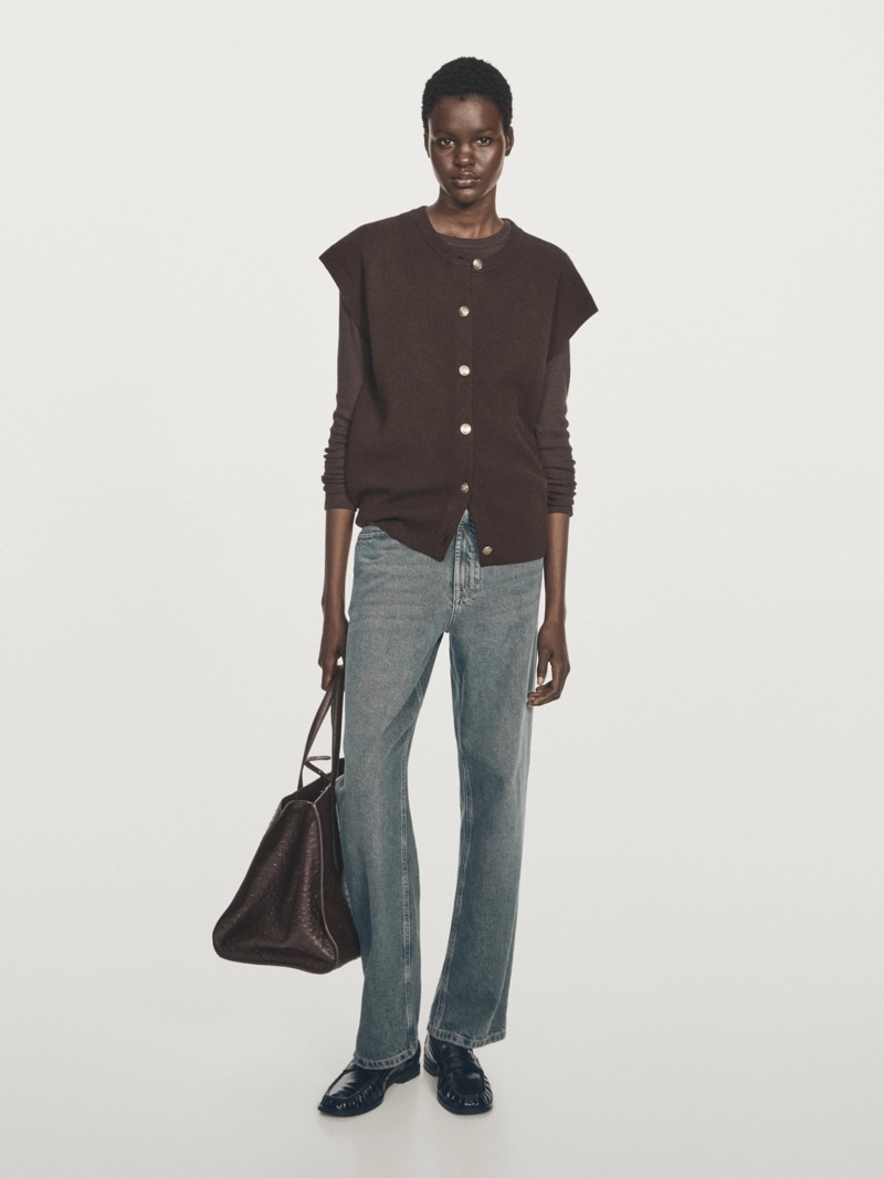 Жилет из вязаного шерстяного микса с золотыми пуговицами