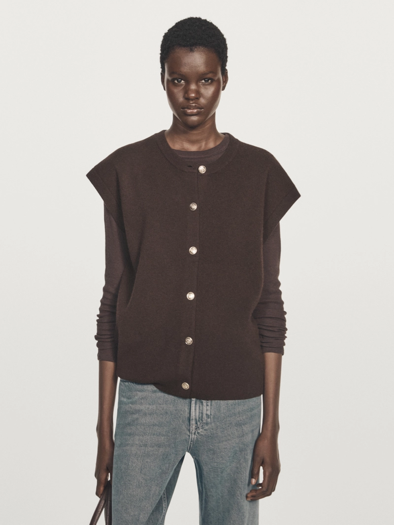 Жилет из вязаного шерстяного микса с золотыми пуговицами
