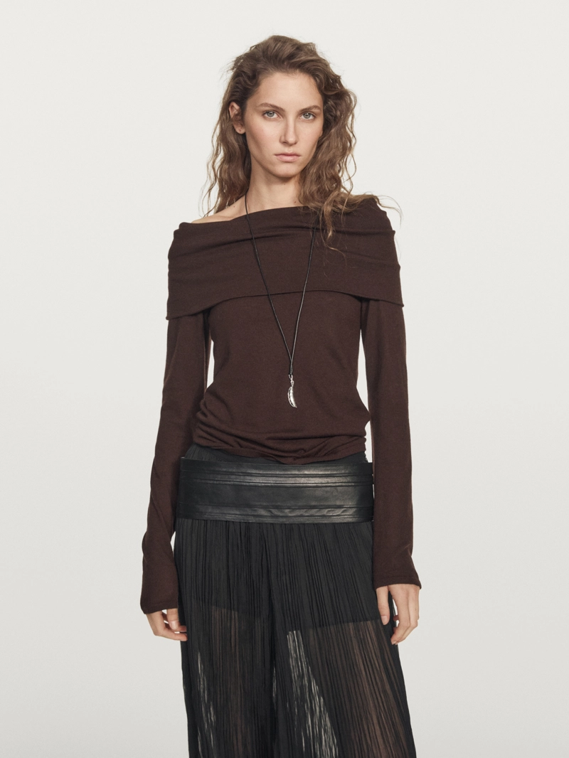 Свитер из шерстяно-хлопковой смеси с открытыми плечами