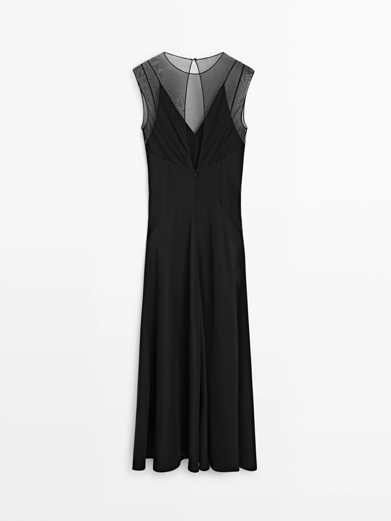 Длинное платье с прозрачными деталями