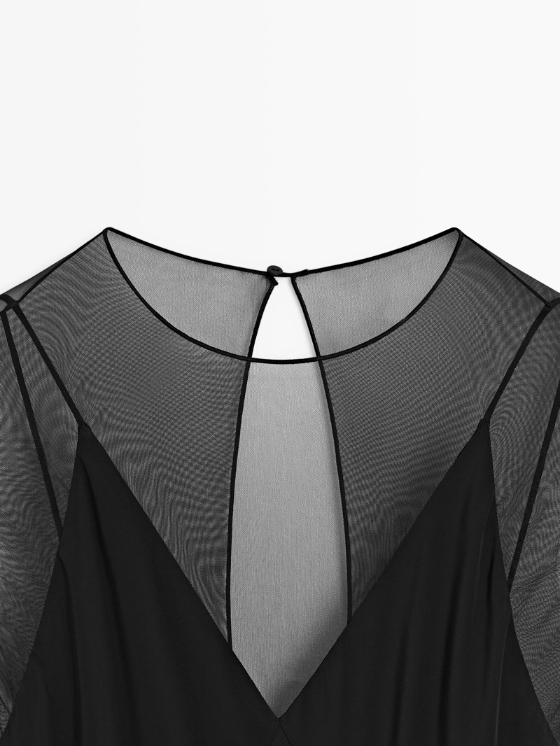 Длинное платье с прозрачными деталями