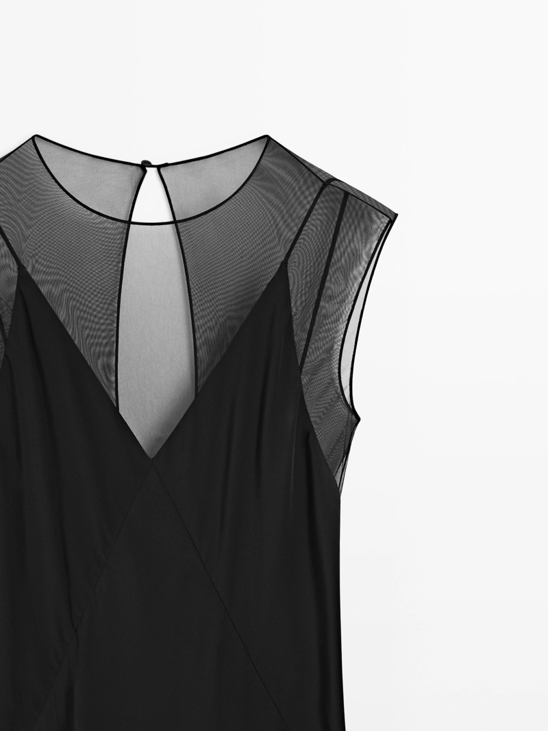 Длинное платье с прозрачными деталями