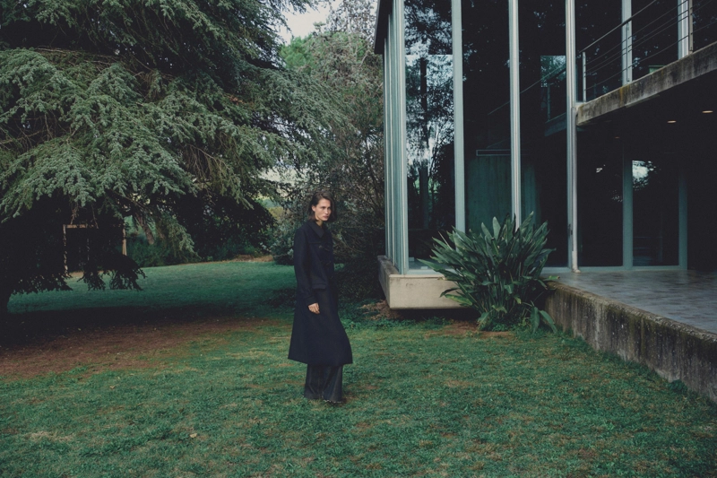 Длинное пальто с застежками на завязках