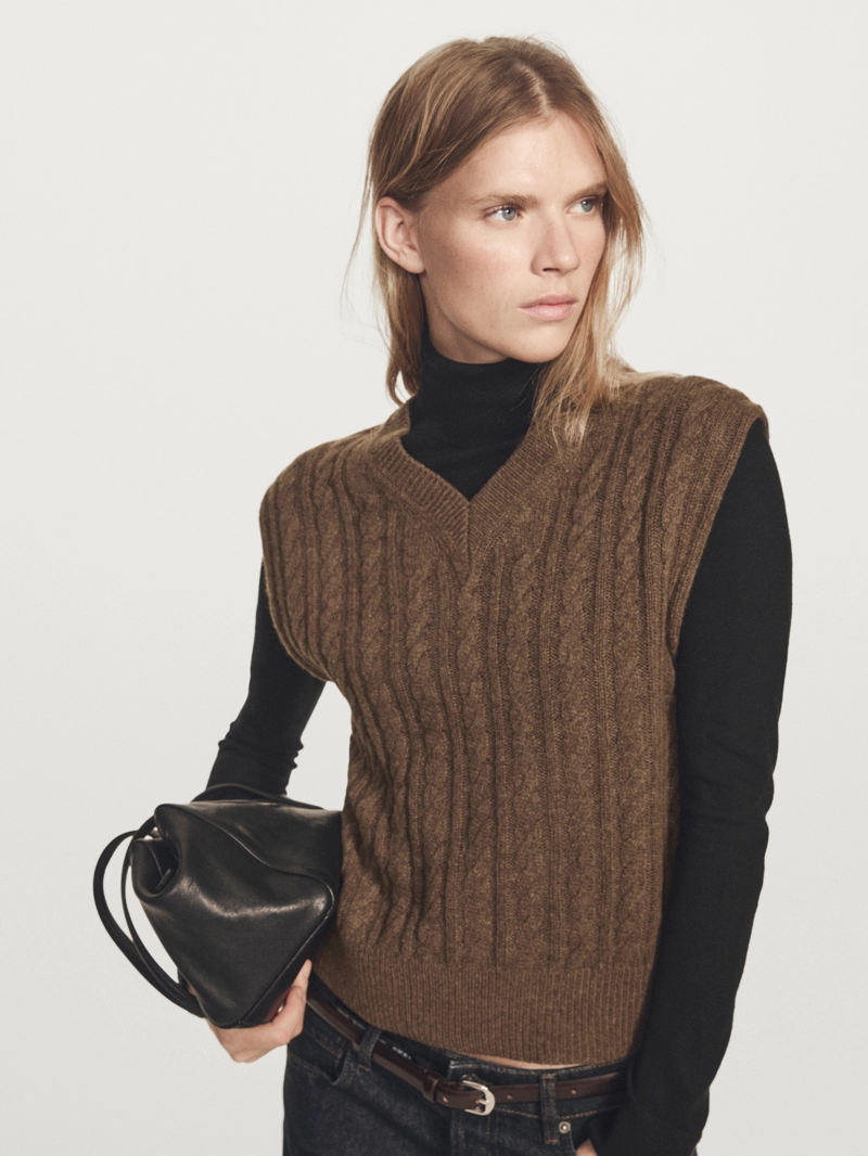 Жилет из шерстяно-нейлоновой смеси с v-образным вырезом