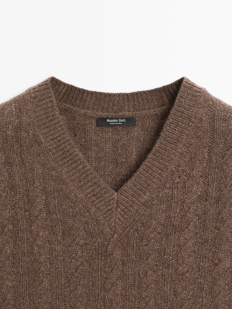 Жилет из шерстяно-нейлоновой смеси с v-образным вырезом