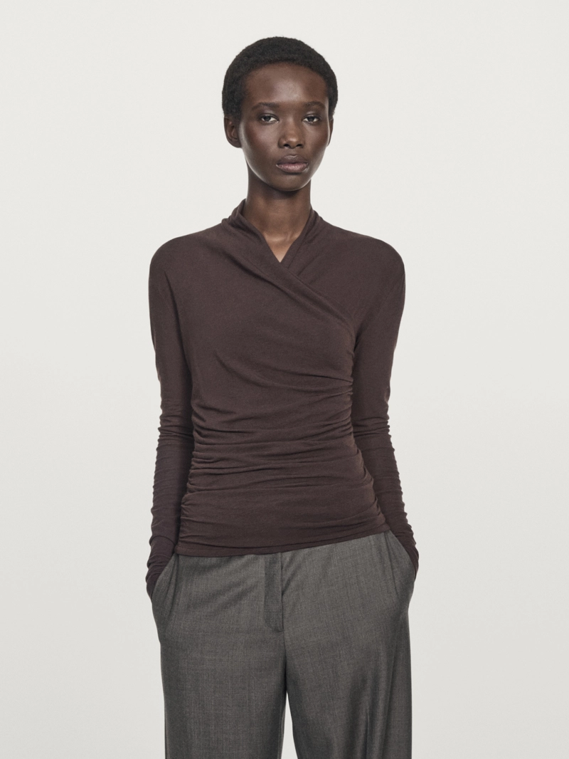 Футболка с длинным рукавом и драпировкой