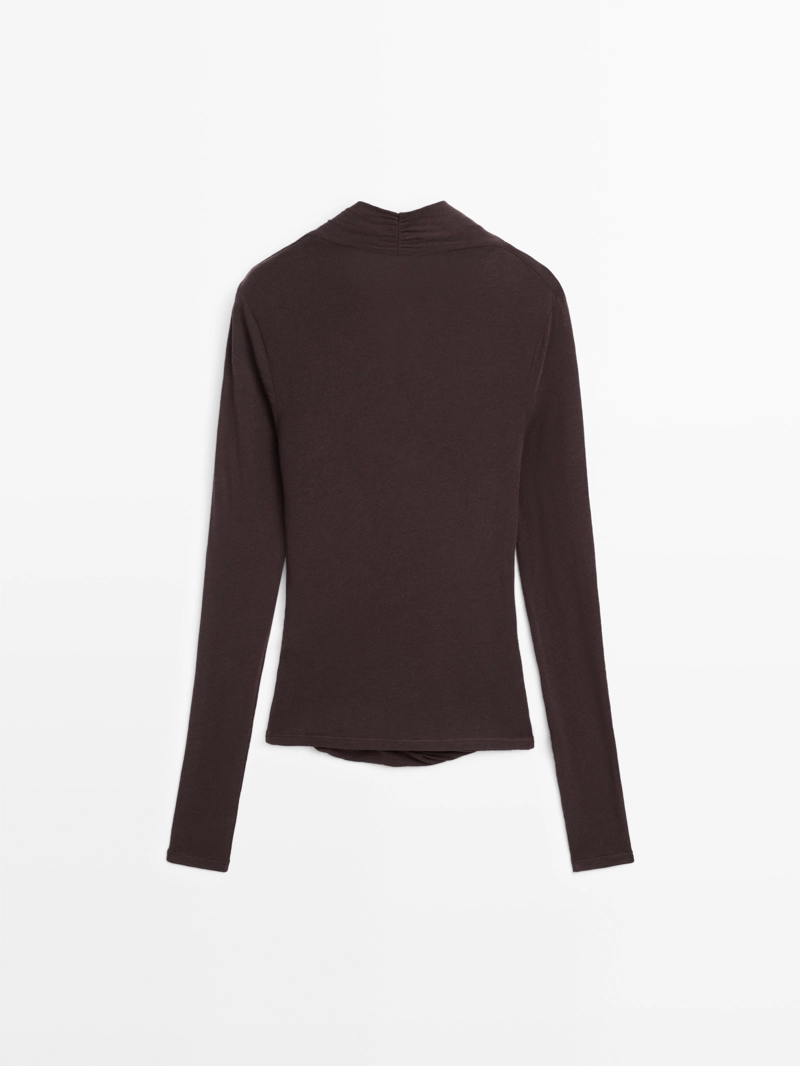 Футболка с длинным рукавом и драпировкой