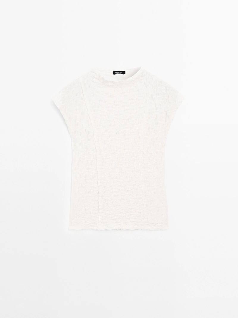 Майка без рукавов с собранными деталями