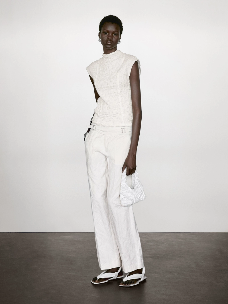 Майка без рукавов с собранными деталями