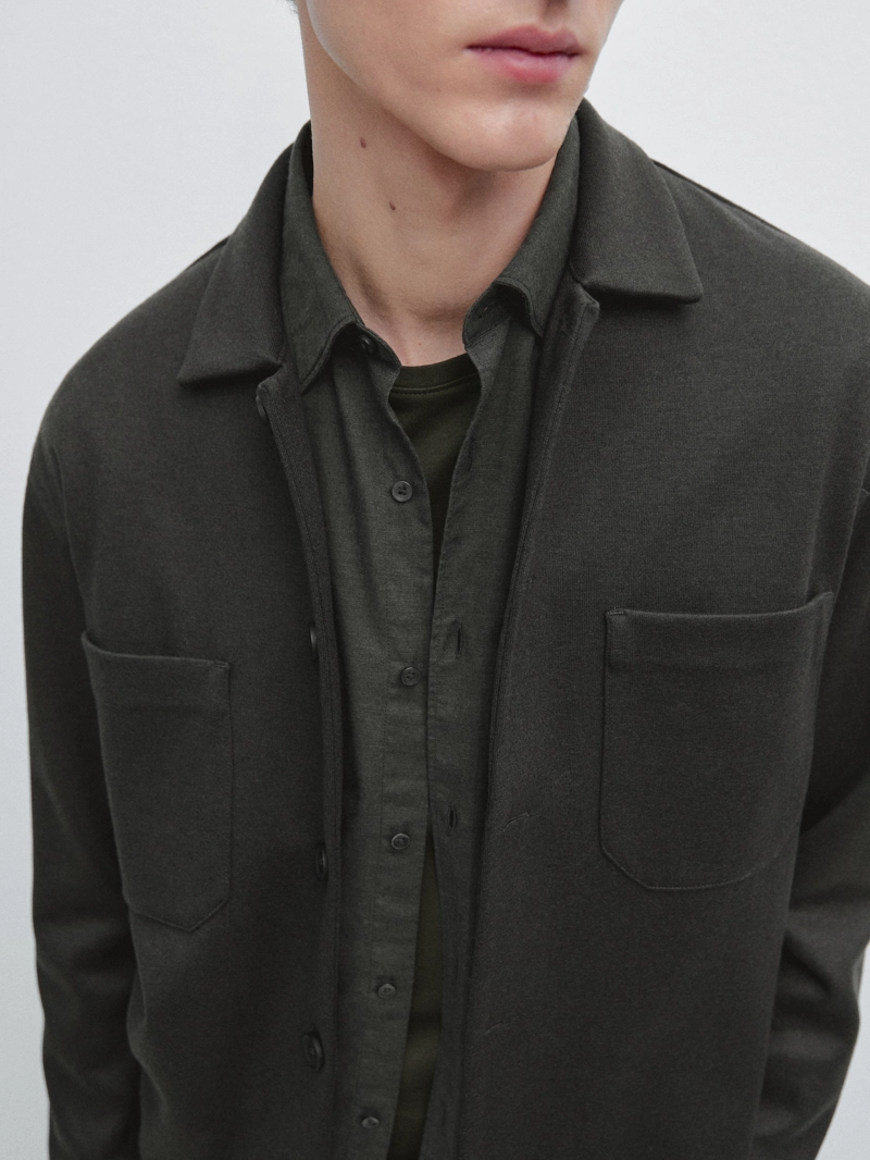 Рубашка с застежкой на пуговицы и накладными карманами