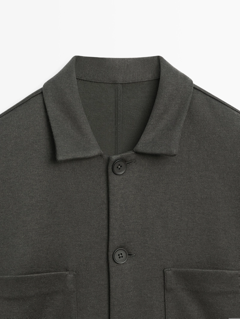 Рубашка с застежкой на пуговицы и накладными карманами