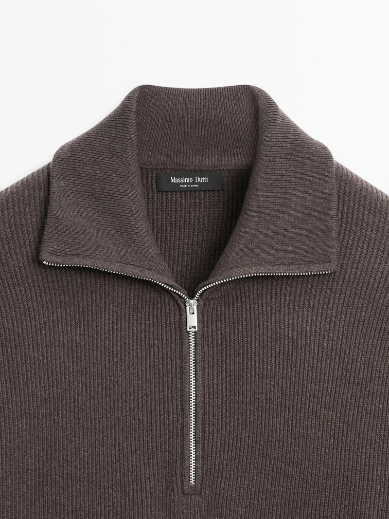 Свитер с высоким воротником и молнией