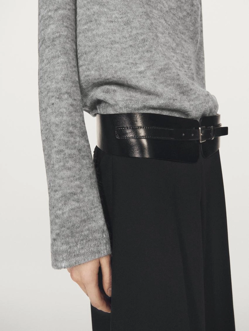 Трикотажный свитер с воротником-хомутом