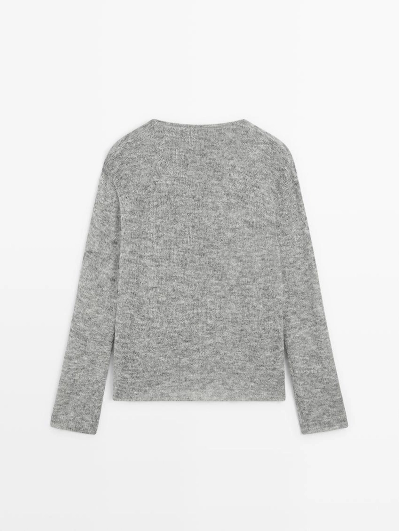 Трикотажный свитер с воротником-хомутом