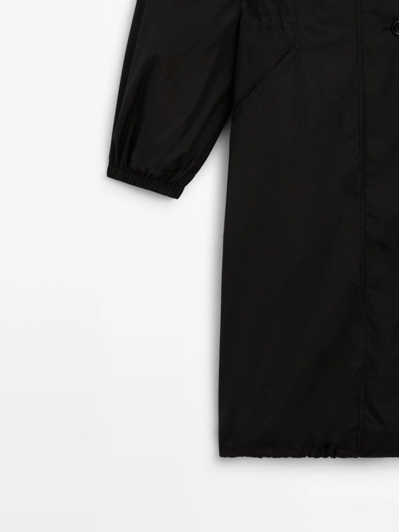 Парка с отстегивающимся внутренним жилетом, обладающая водоотталкивающими свойствами