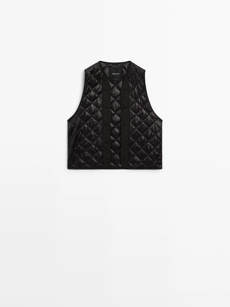 Парка с отстегивающимся внутренним жилетом, обладающая водоотталкивающими свойствами