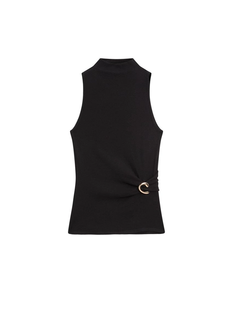 Топ с высоким воротником и деталью в виде броши