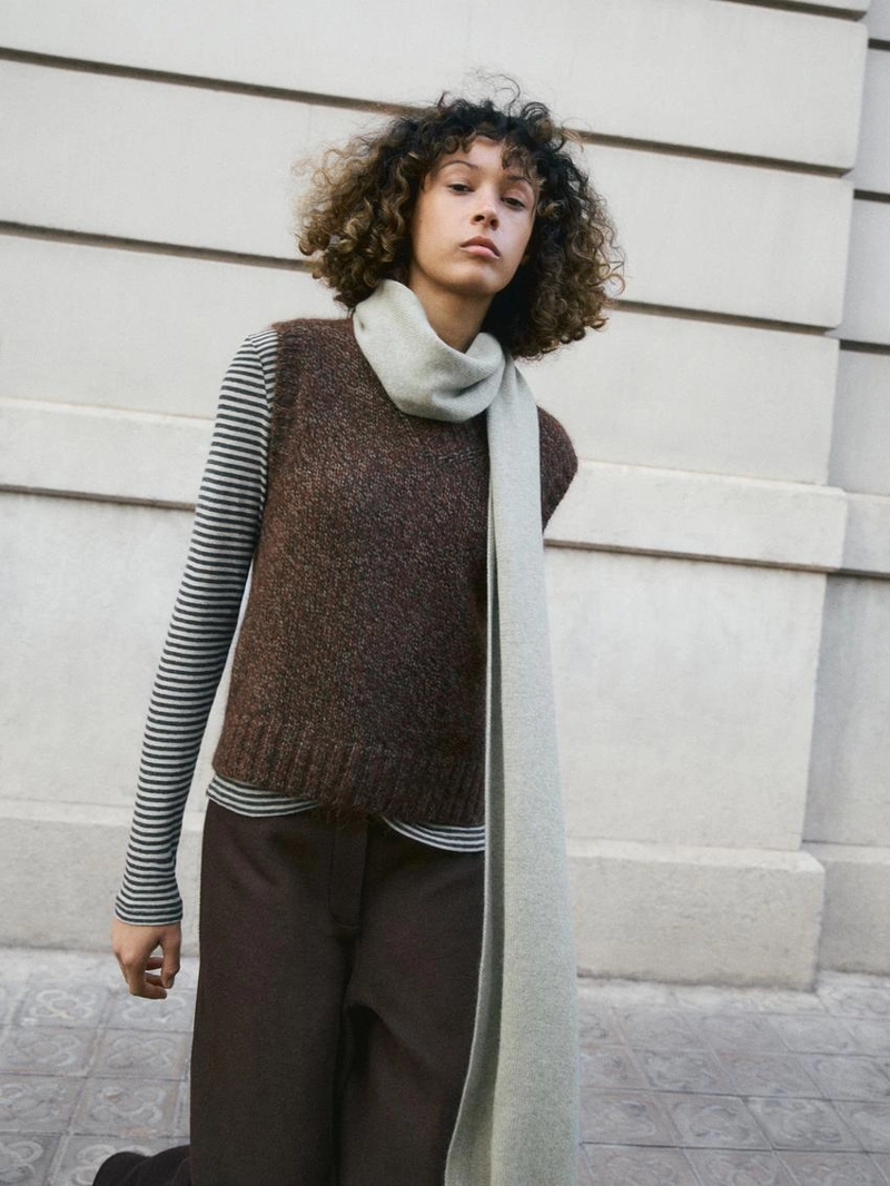 Жилет из меланжевой альпаки и войлока с текстурой