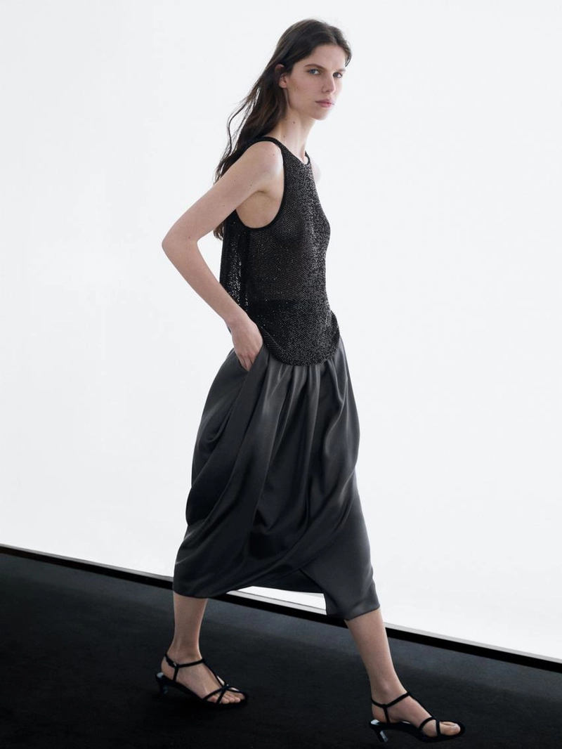 Топ из полупрозрачной ткани с бисером