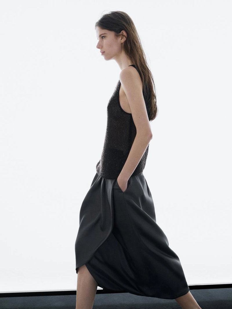 Топ из полупрозрачной ткани с бисером