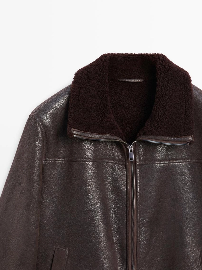 Короткая куртка из кожи двойного фасона с мехом