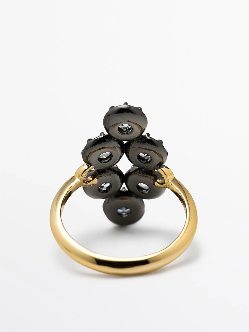 Кольцо с античным обрамлением бриллиантов