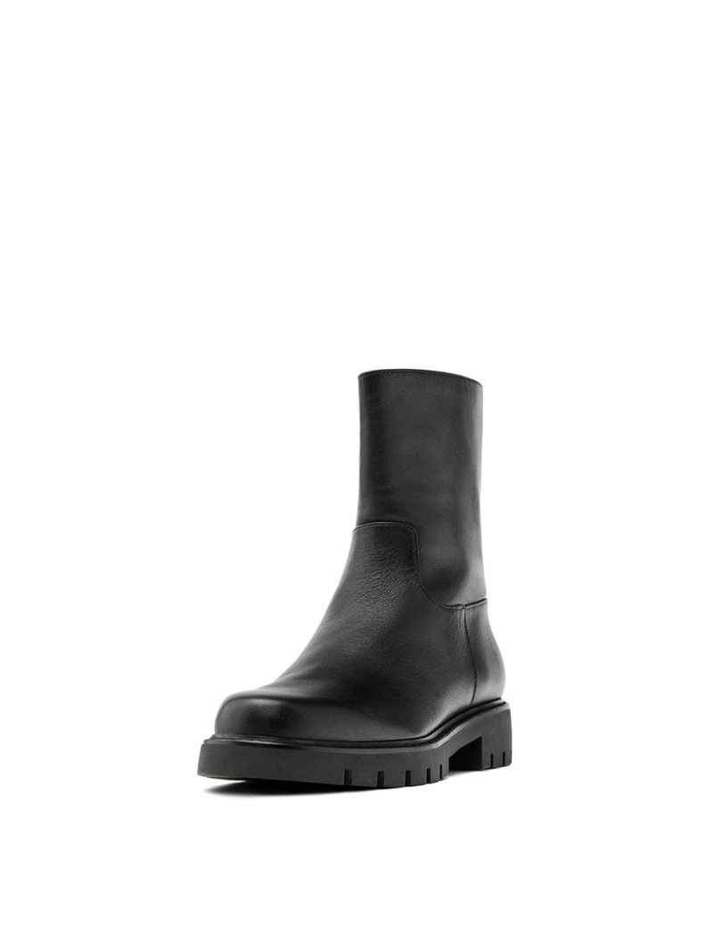 Ботинки с плоской подошвой и голенищем