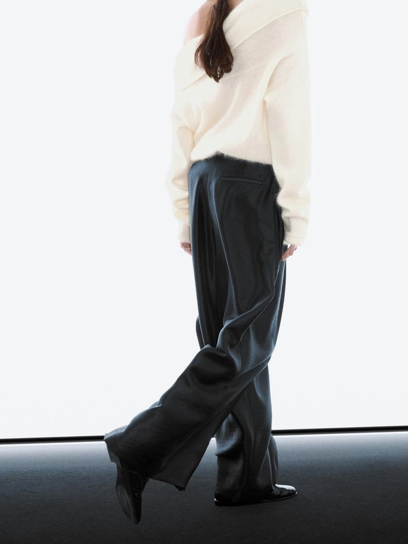 Широкие воздушные брюки с линиями