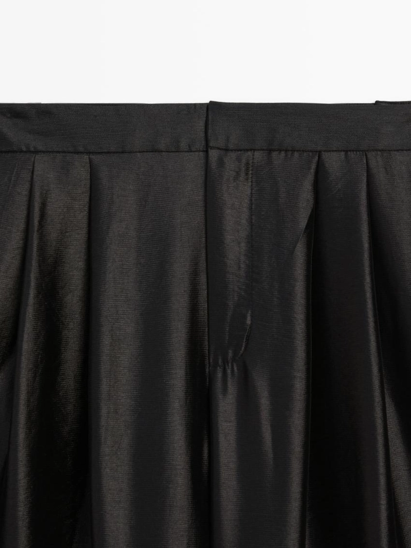 Широкие воздушные брюки с линиями