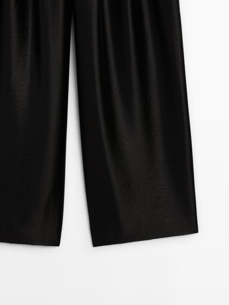 Широкие воздушные брюки с линиями