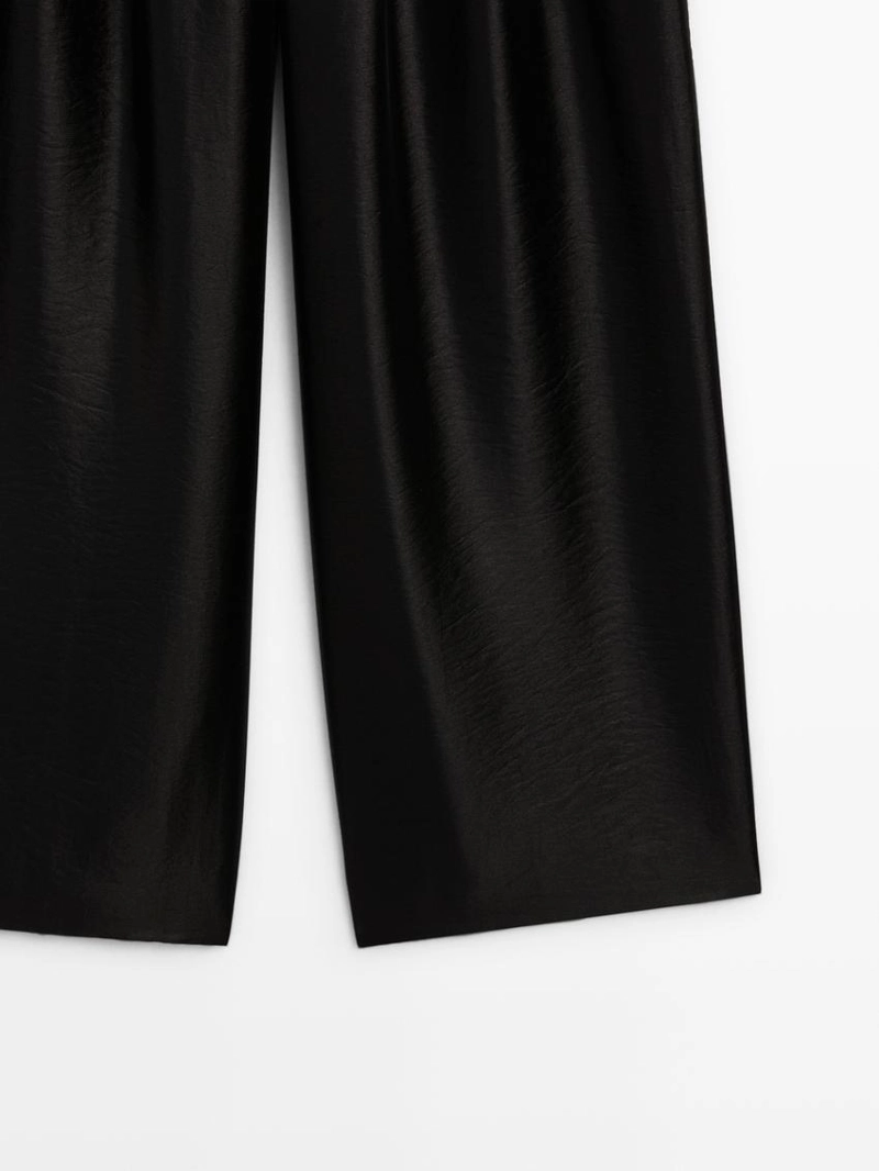 Широкие воздушные брюки с линиями