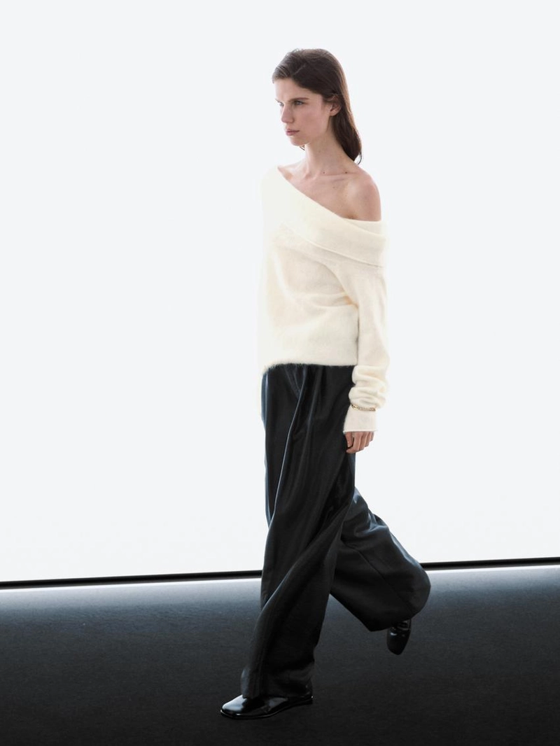 Широкие воздушные брюки с линиями