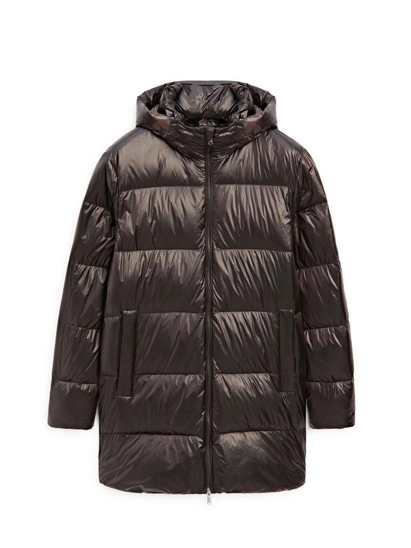 Пуховик с смесовым утеплителем, обладающий водоотталкивающими свойствами