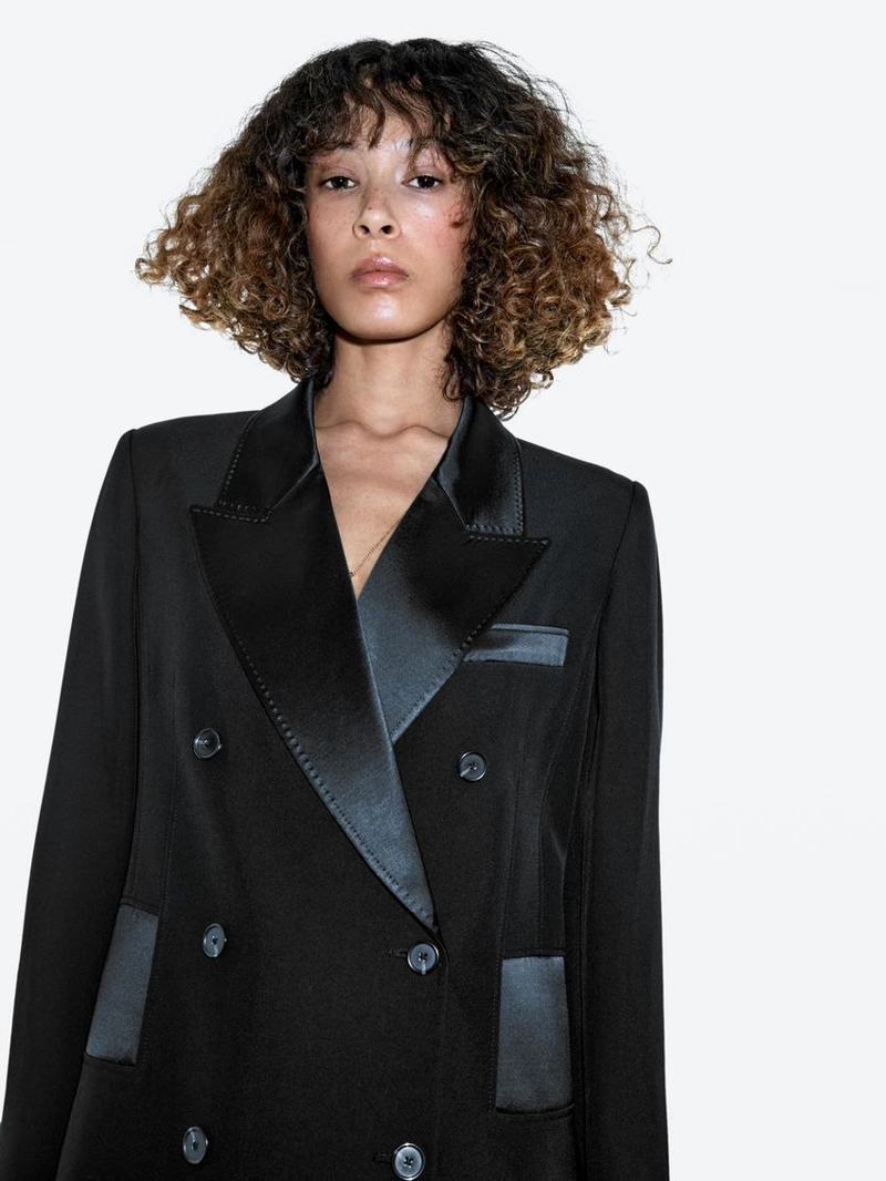 Платье в стиле блейзер с атласными деталями