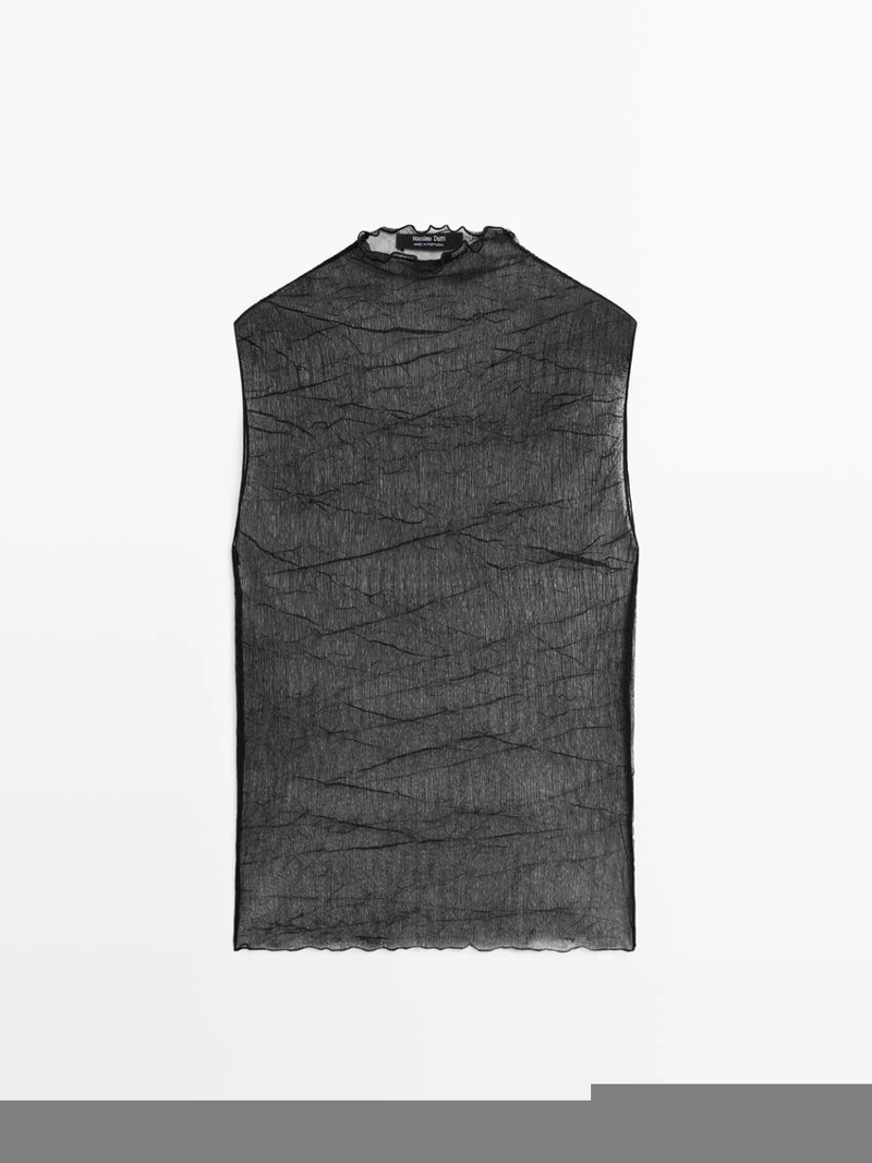 Топ с высоким воротником из тонкого материала