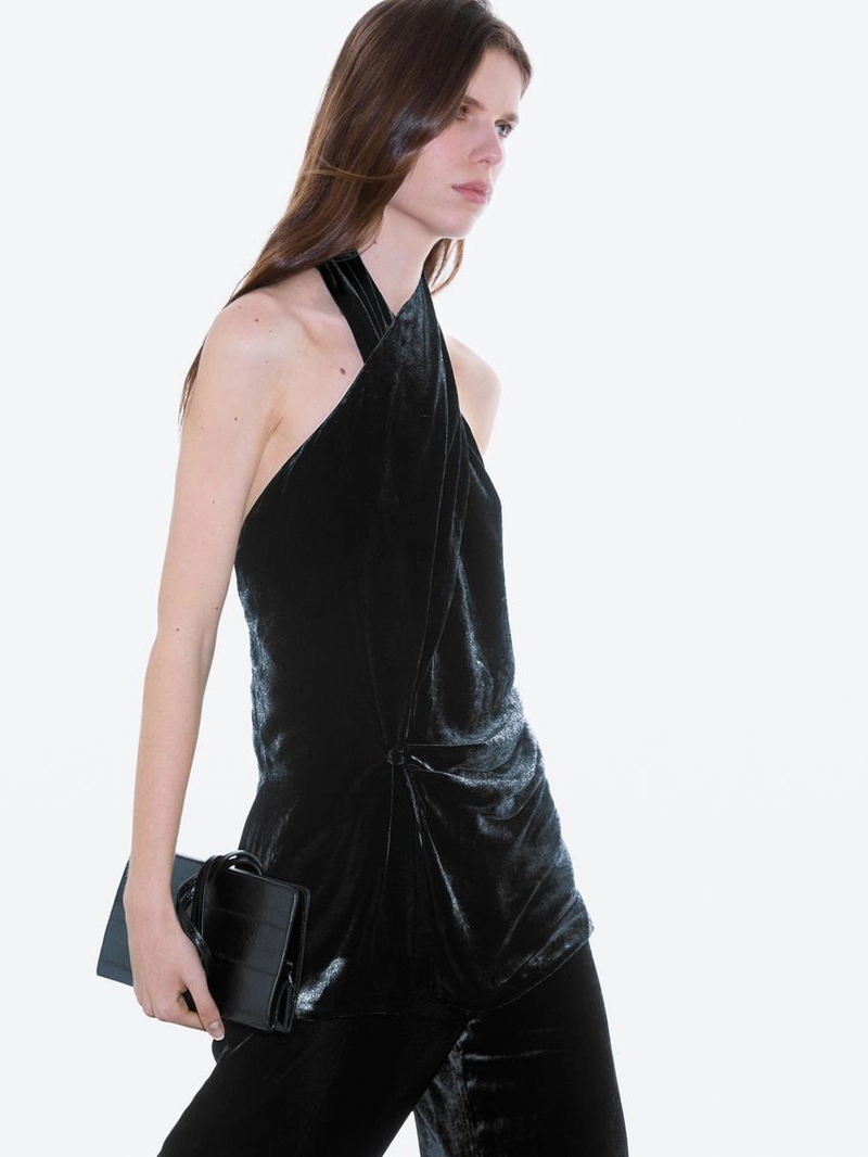 Топ с открытыми плечами из вельвета