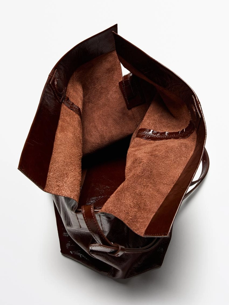 Сумка с клапаном из потертой натуральной кожи