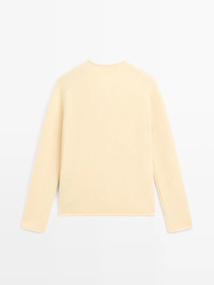 Свитер с V-образным вырезом из 100% шерсти- Заказать в России