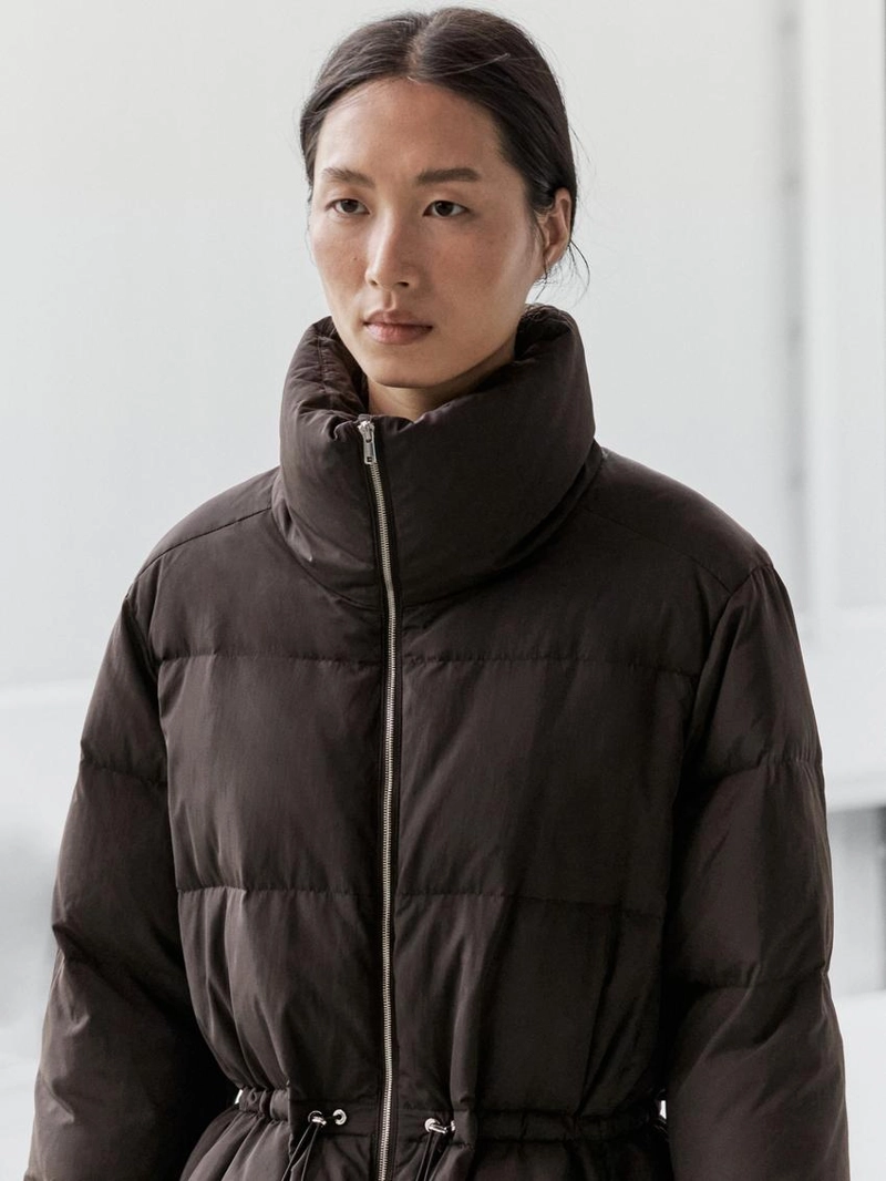 Пуховик с водоотталкивающей отделкой и эластичной талией