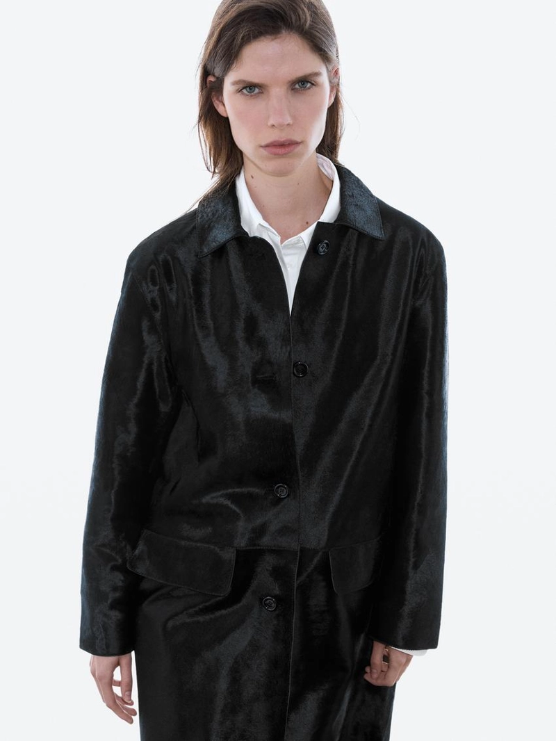 Длинное меховое пальто с отделкой из меха