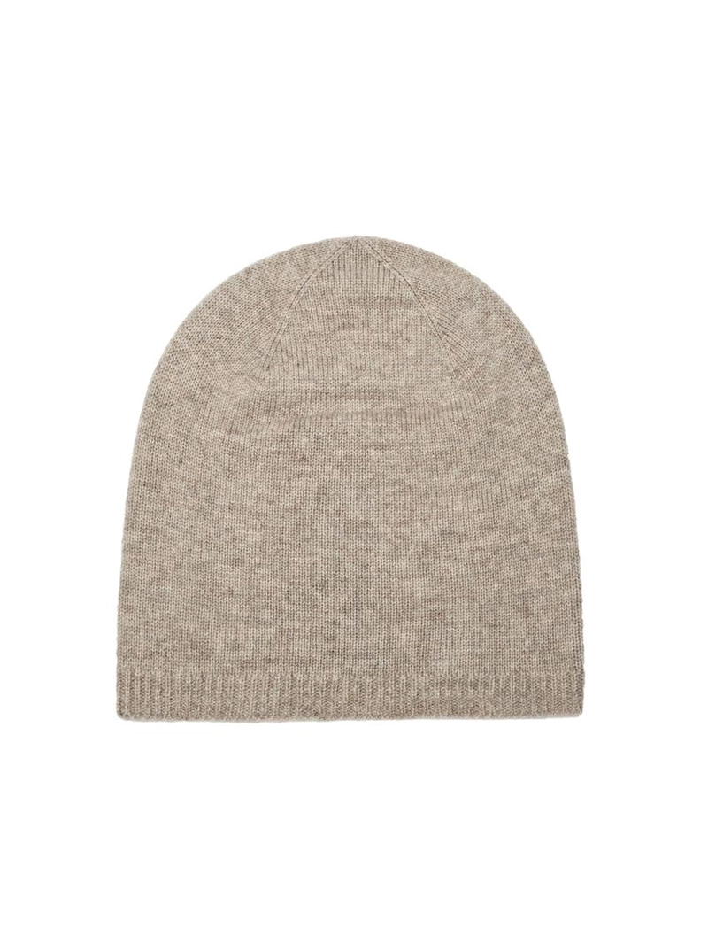 Тонкая вязаная шапка