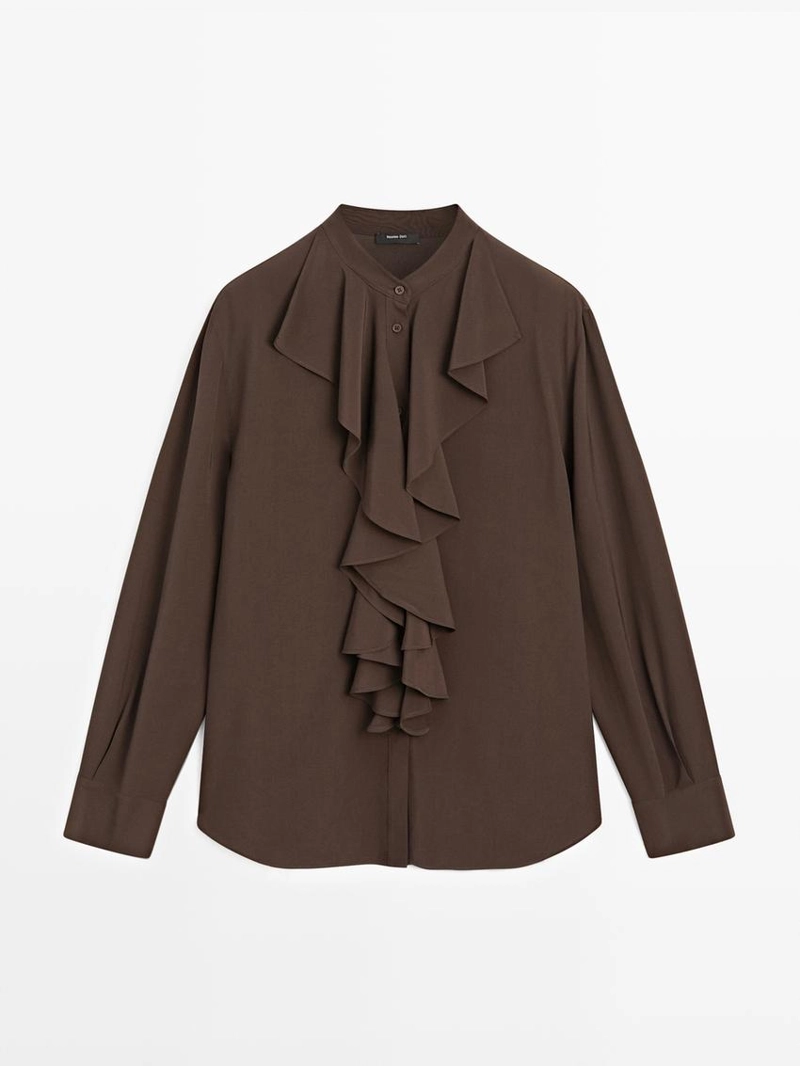 Блузка с оборками и разрезами