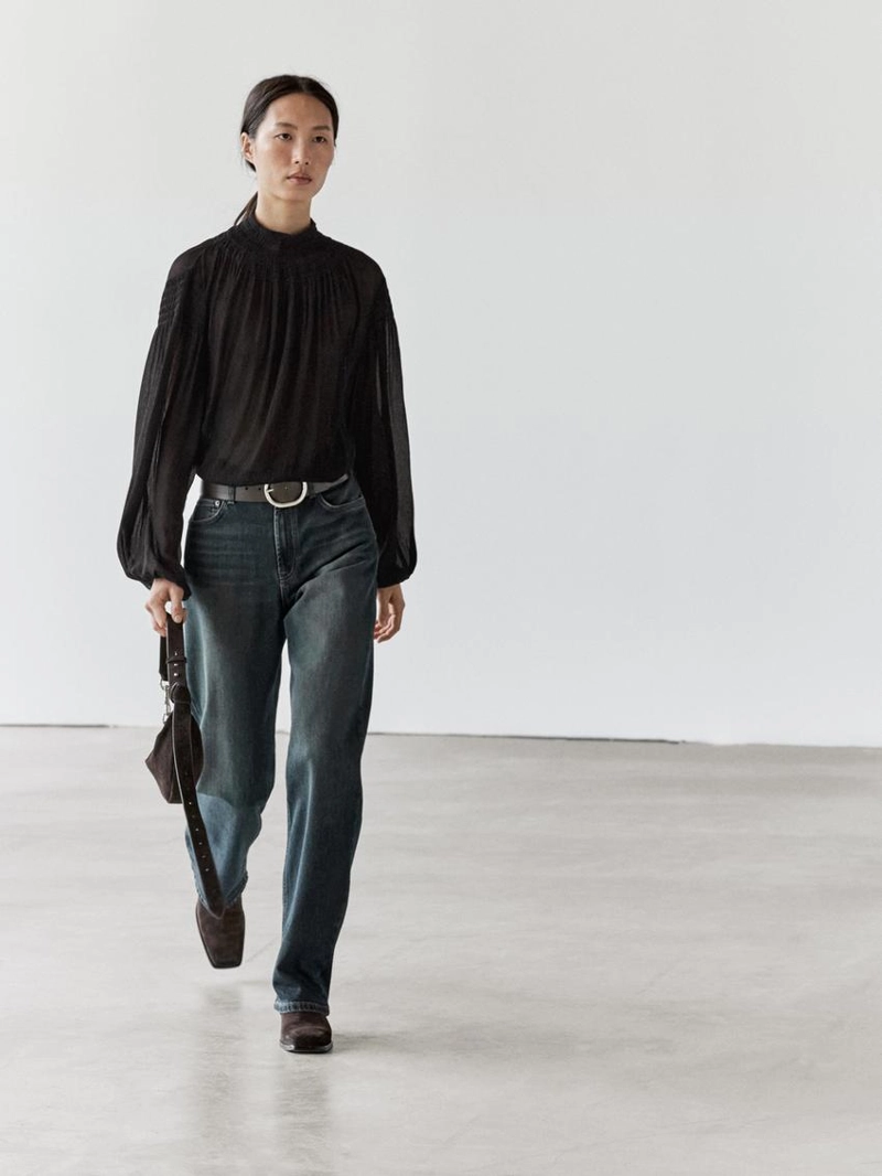 Блузка с деталями воротника